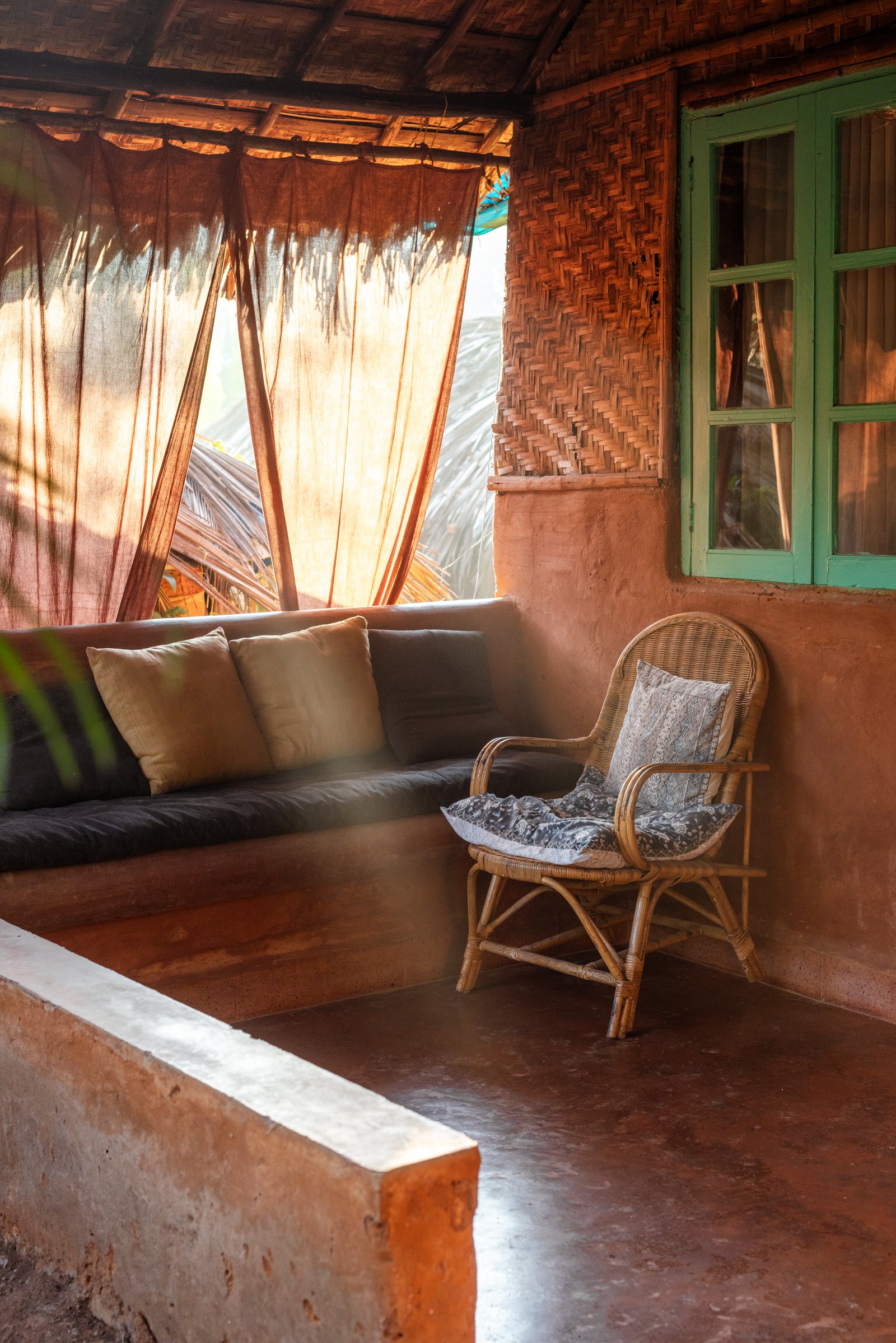 Budget Cottage — shared porch sit-out