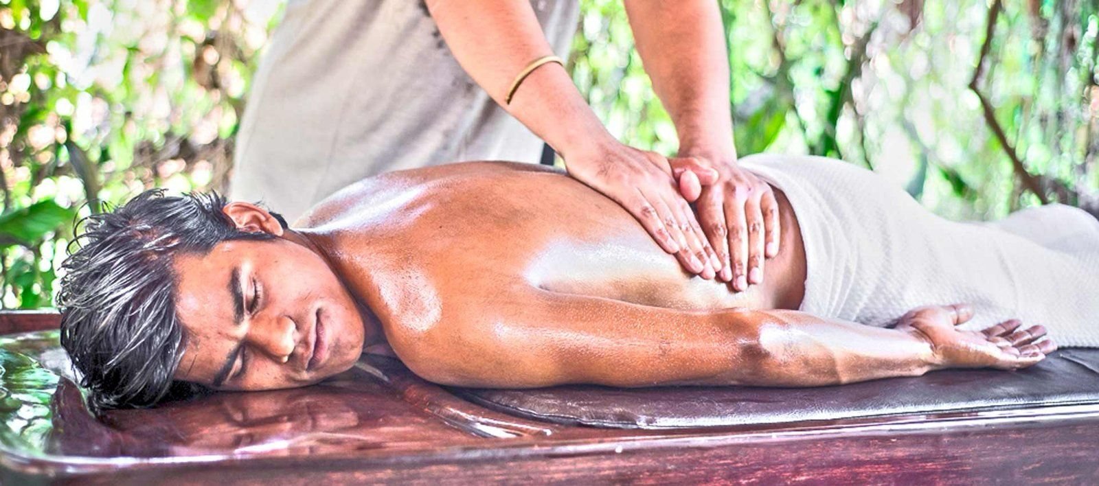 Abhyanga — traditional Ayurvedic oil massage being given at SWAN Ayurveda, Goa